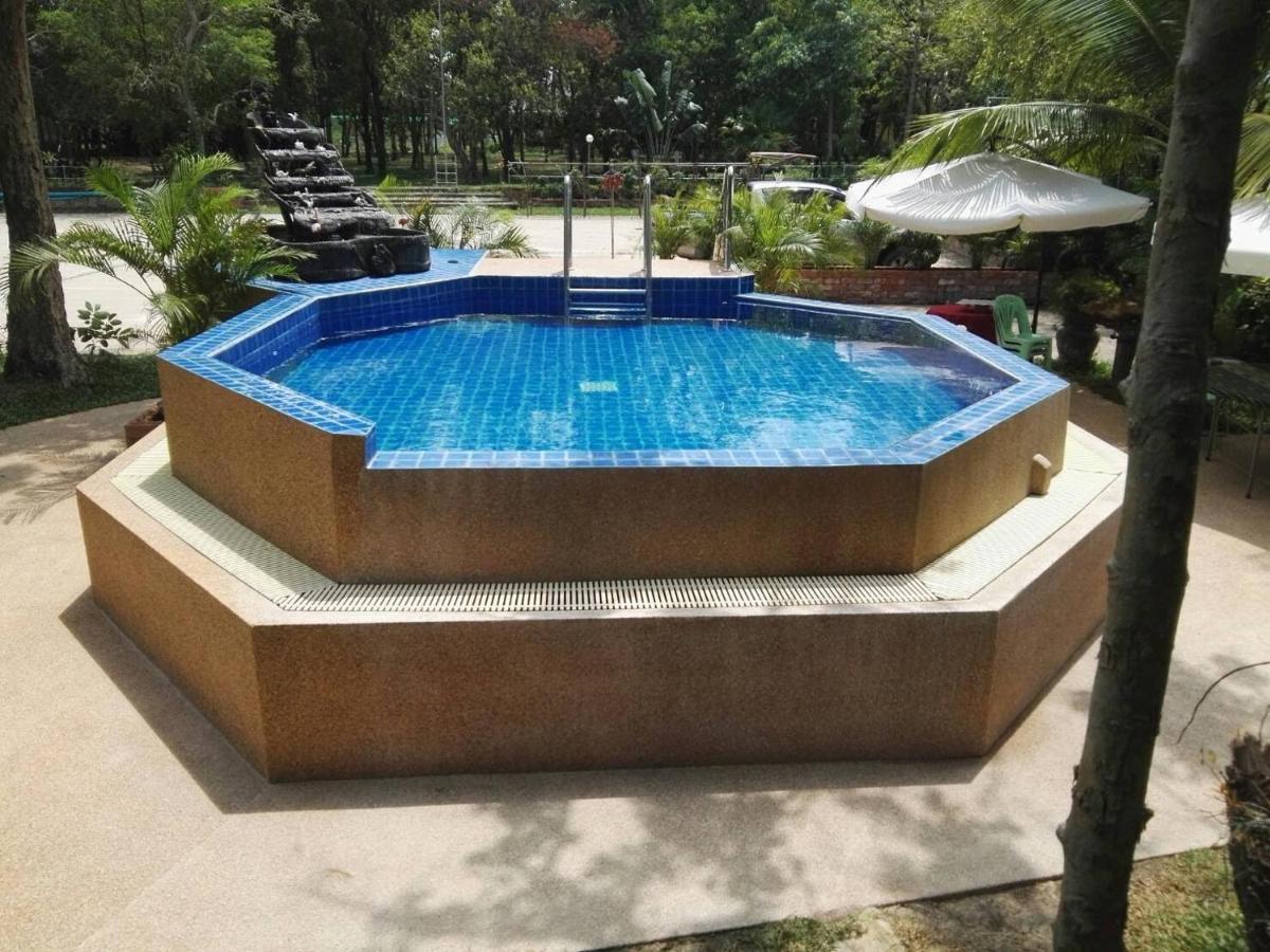 Isaan Perazim Park Hotell Roi Et Eksteriør bilde